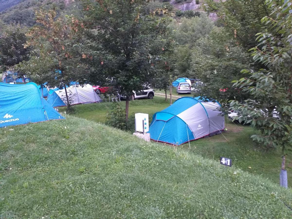 Отель Camping Riu Gelat Эспот Экстерьер фото
