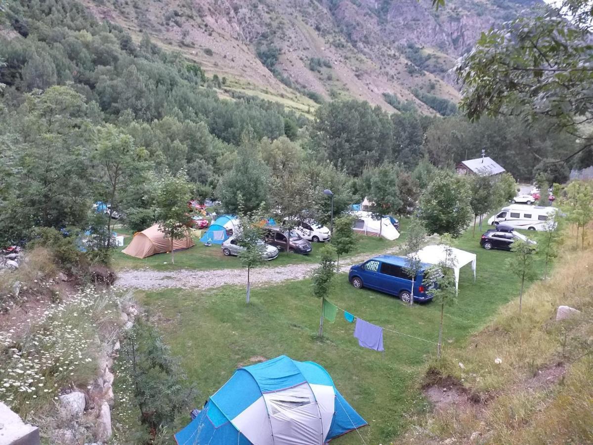 Отель Camping Riu Gelat Эспот Экстерьер фото