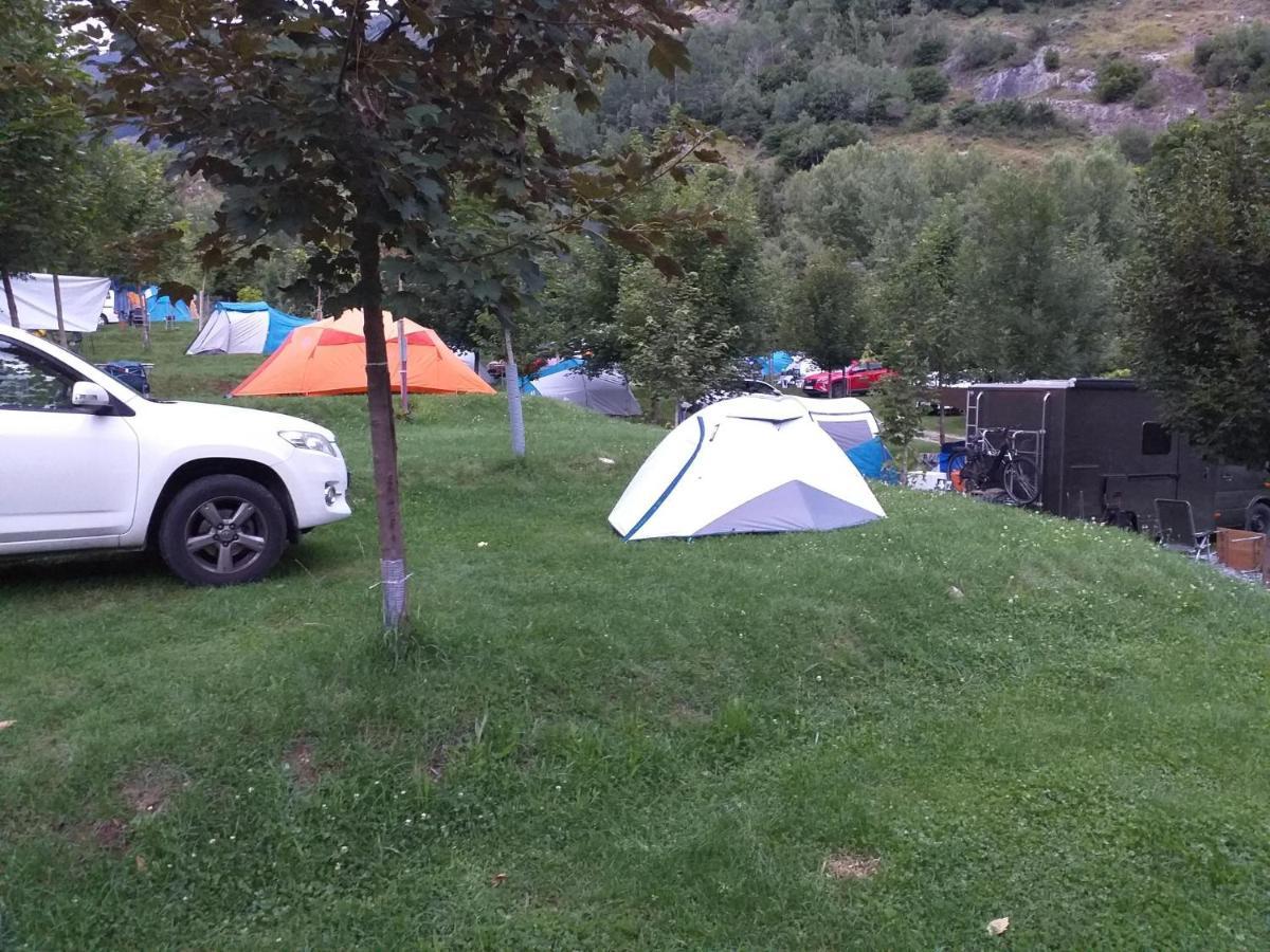 Отель Camping Riu Gelat Эспот Экстерьер фото