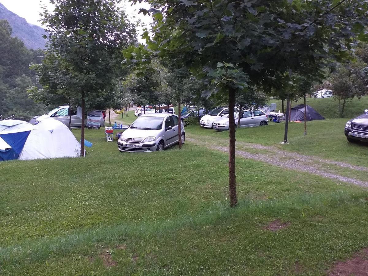 Отель Camping Riu Gelat Эспот Экстерьер фото