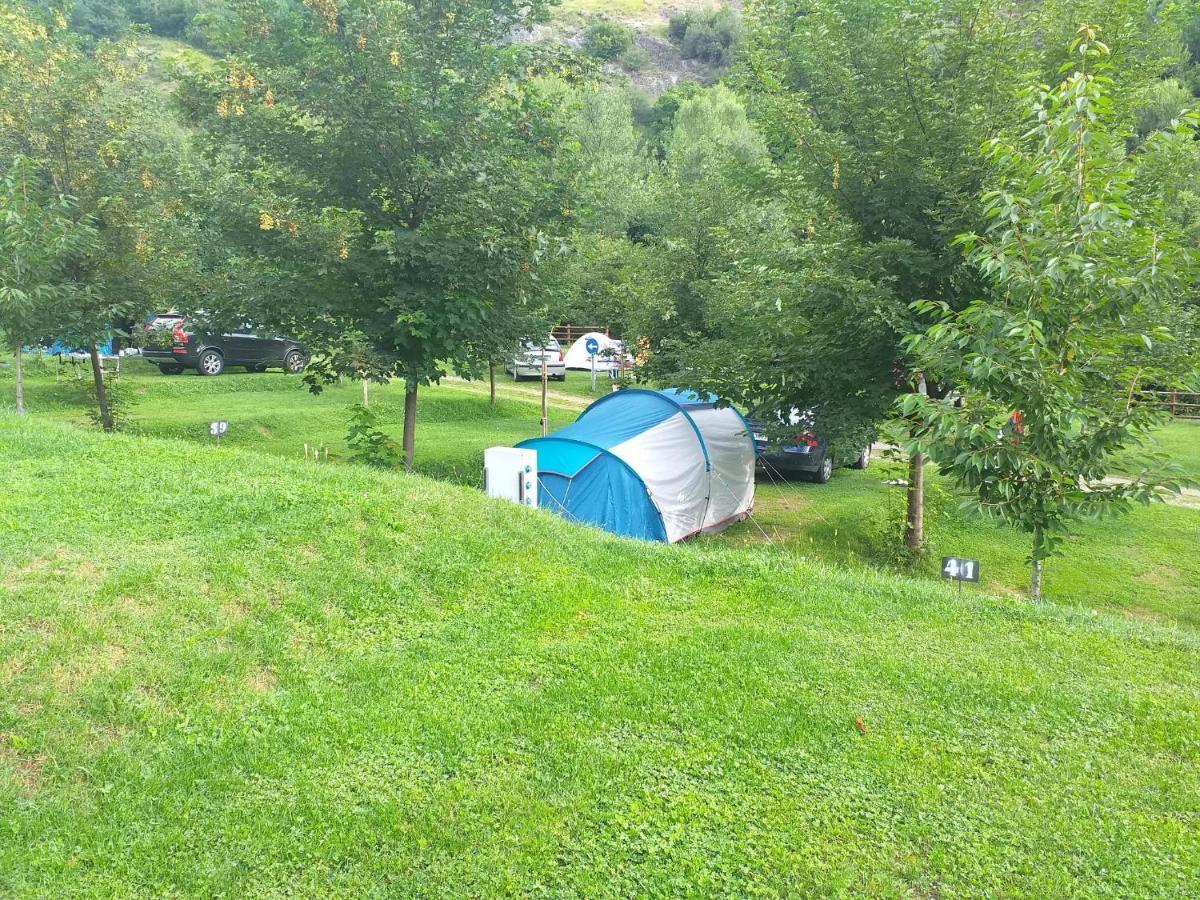 Отель Camping Riu Gelat Эспот Экстерьер фото