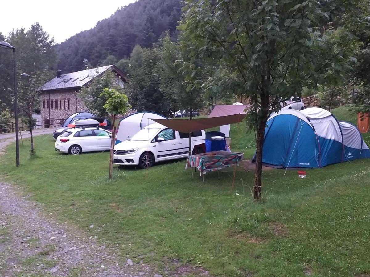 Отель Camping Riu Gelat Эспот Экстерьер фото