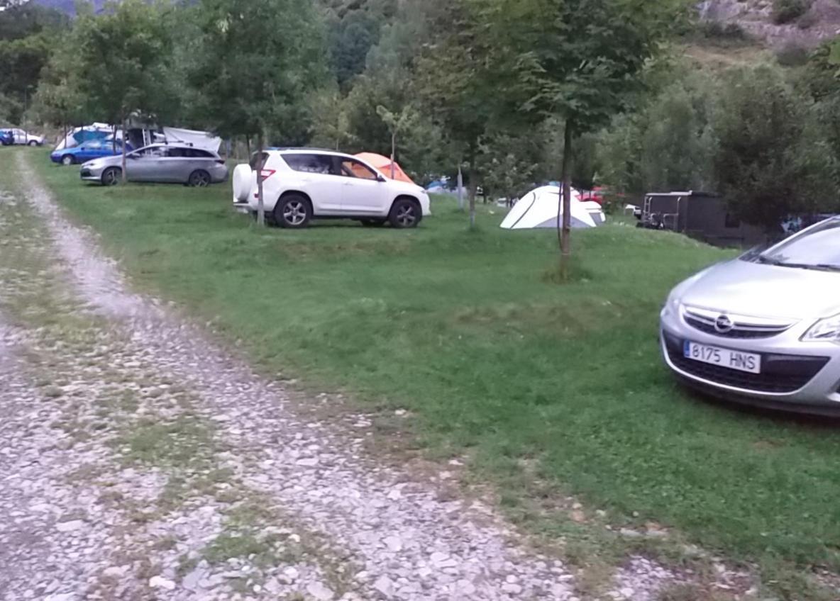 Отель Camping Riu Gelat Эспот Экстерьер фото