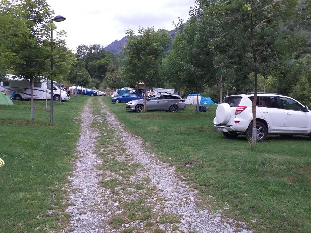 Отель Camping Riu Gelat Эспот Экстерьер фото