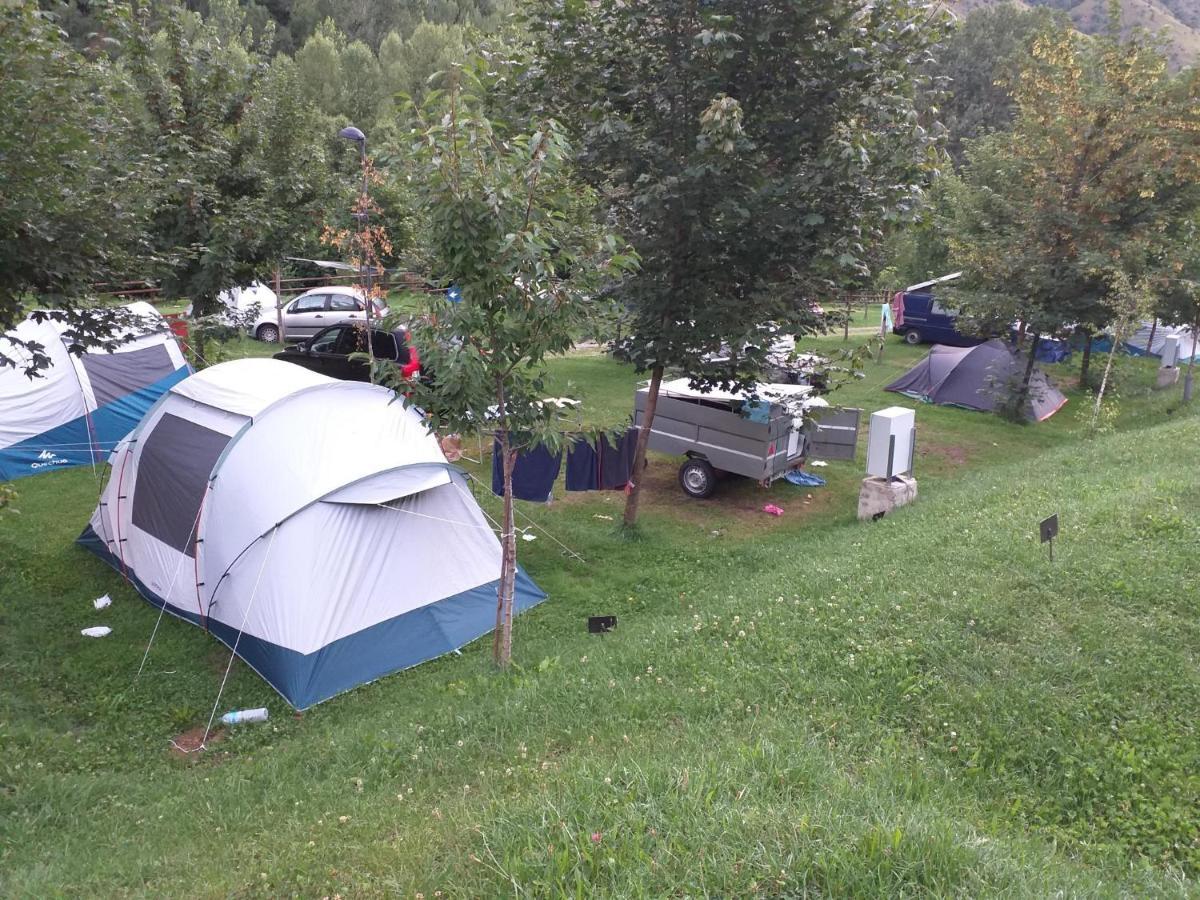 Отель Camping Riu Gelat Эспот Экстерьер фото