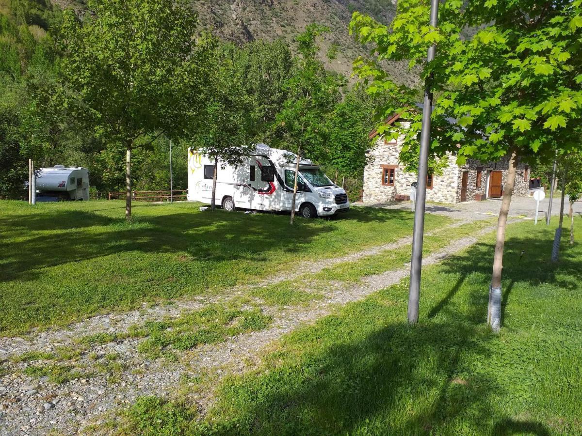 Отель Camping Riu Gelat Эспот Экстерьер фото